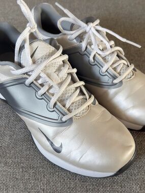 Nike Golf White Leather and Silver Low-Profile Athletic Shoes